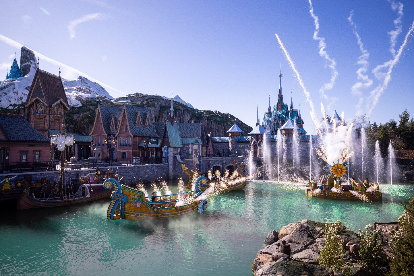 Disneyland Paris a inaugurat World of Frozen în cel de-al doilea parc al său,  denumit acum Disney Adventure World