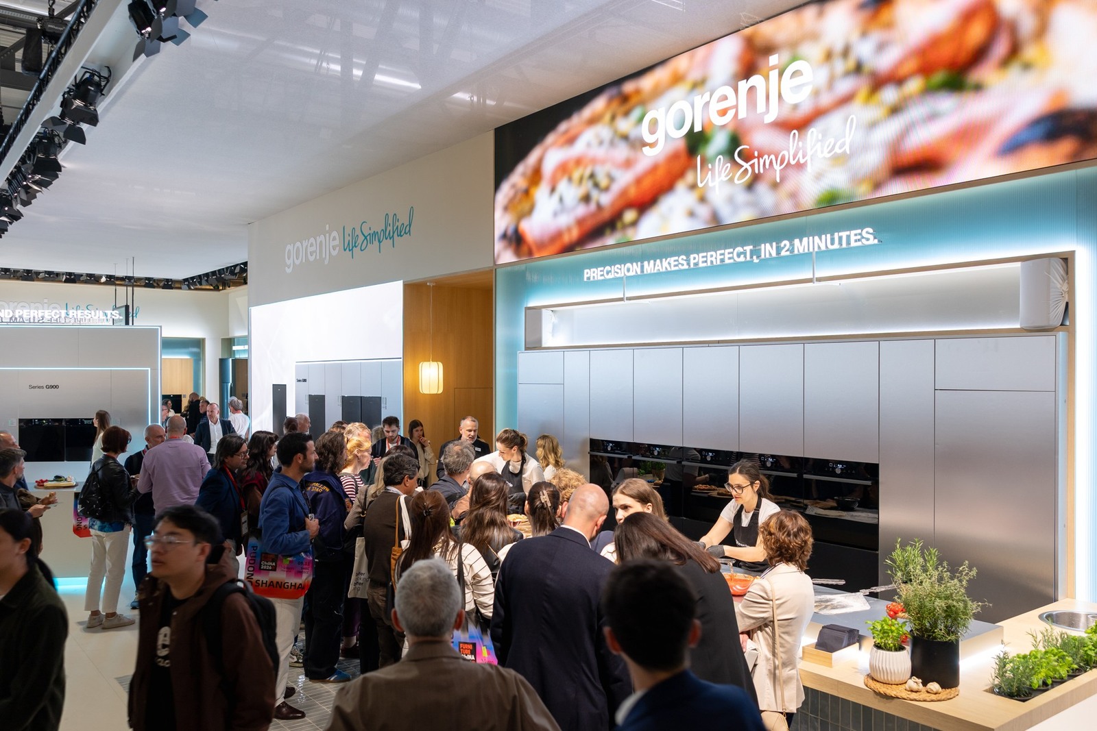 Gorenje prezintă la EuroCucina cuptorul de pizza încorporabil și AI Dish Designer