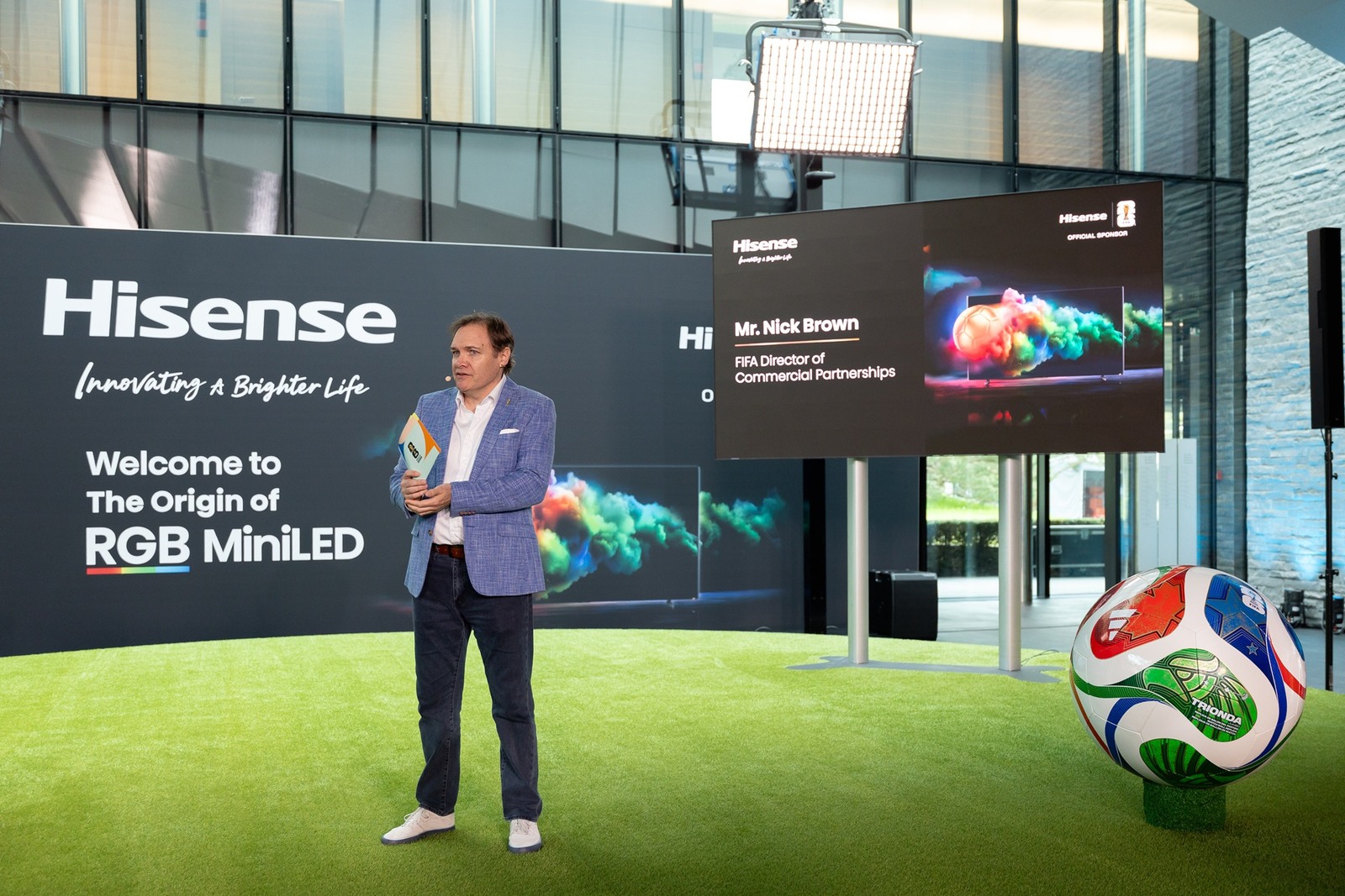 Hisense a lansat gama RGB MiniLED 2026 la sediul FIFA. Compania, furnizor oficial de televizoare pentru Video Assistant Referee (VAR).