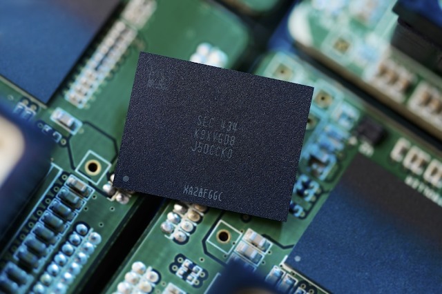Samsung ar fi realizat primul prototip V-NAND cu 900 de straturi