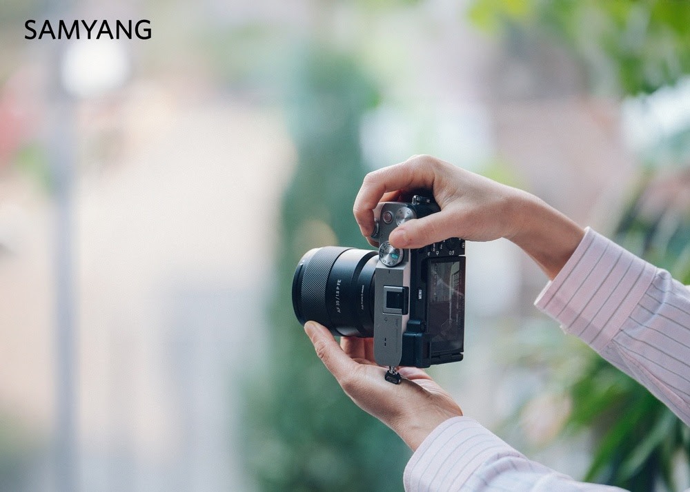 Samyang lansează un obiectiv ușor de 35 mm pentru camerele Sony FE