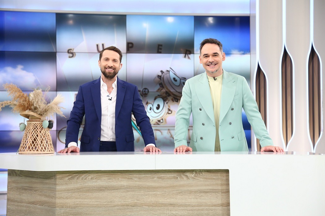 Răzvan și Dani - Imagine remisă în comunicat de către Antena TV Group pentru publicare pe HD Satelit România