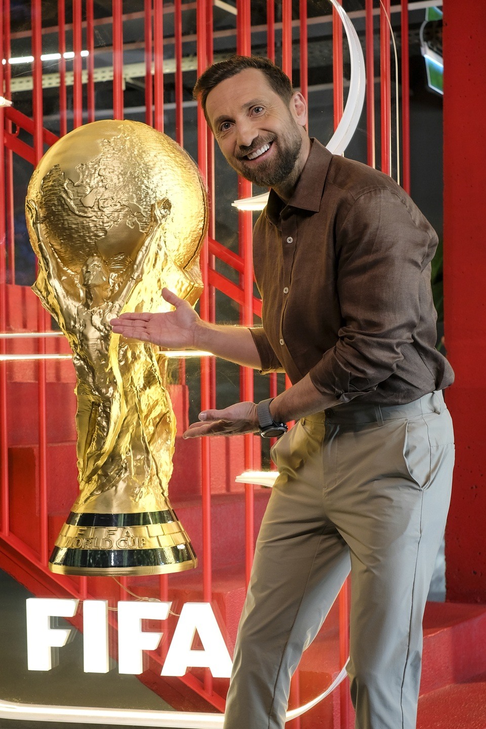 Dani Oțil, în materialele de promovare pentru Fiertzi pe Mondial