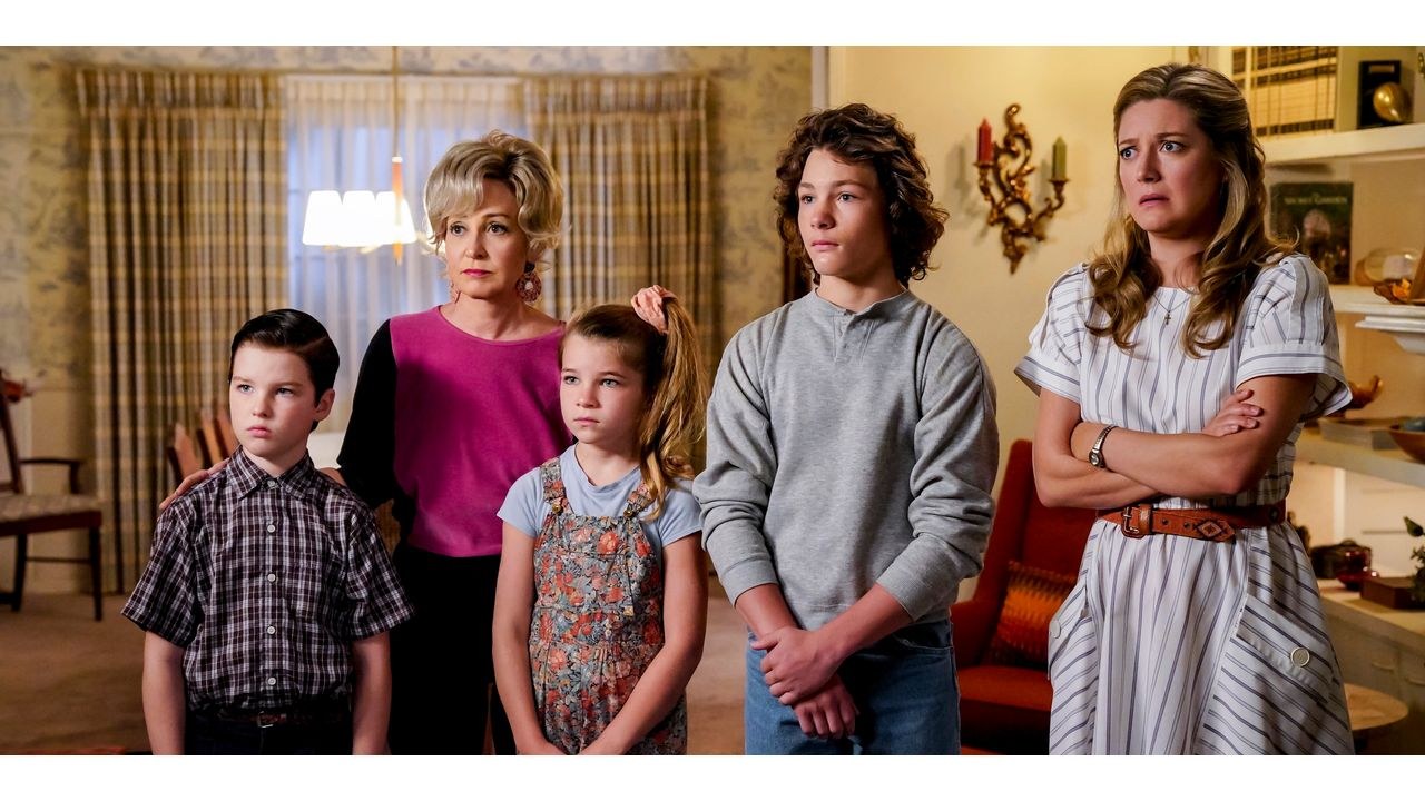 Toamna marilor povești la Warner TV în octombrie: premiera Tânărul Sheldon, trilogia Marea Mahmureală și blockbustere de colecție